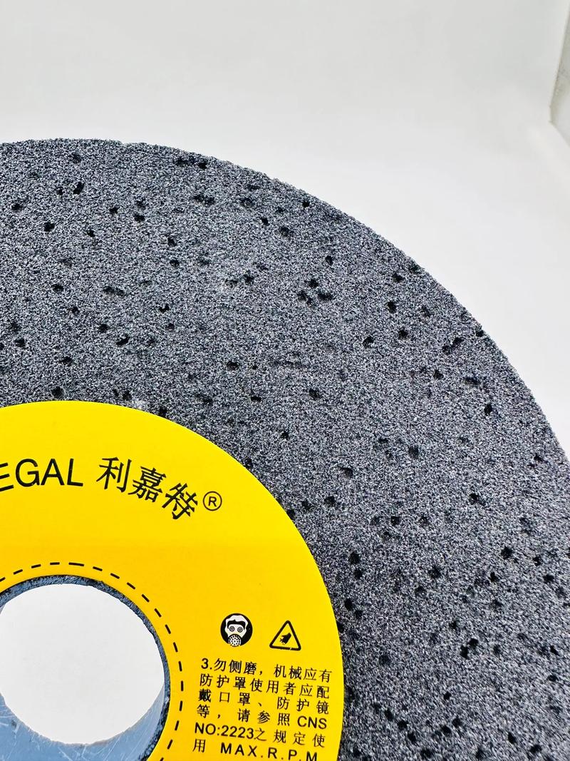 黑碳化硅砂轮(带气孔)黑碳化硅能用于制造固结磨具,涂附磨具和